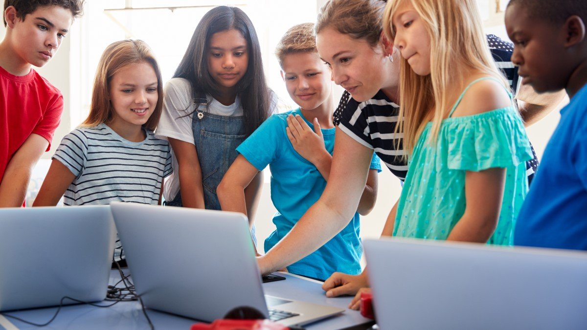 Pupils learning about how to stay safe online